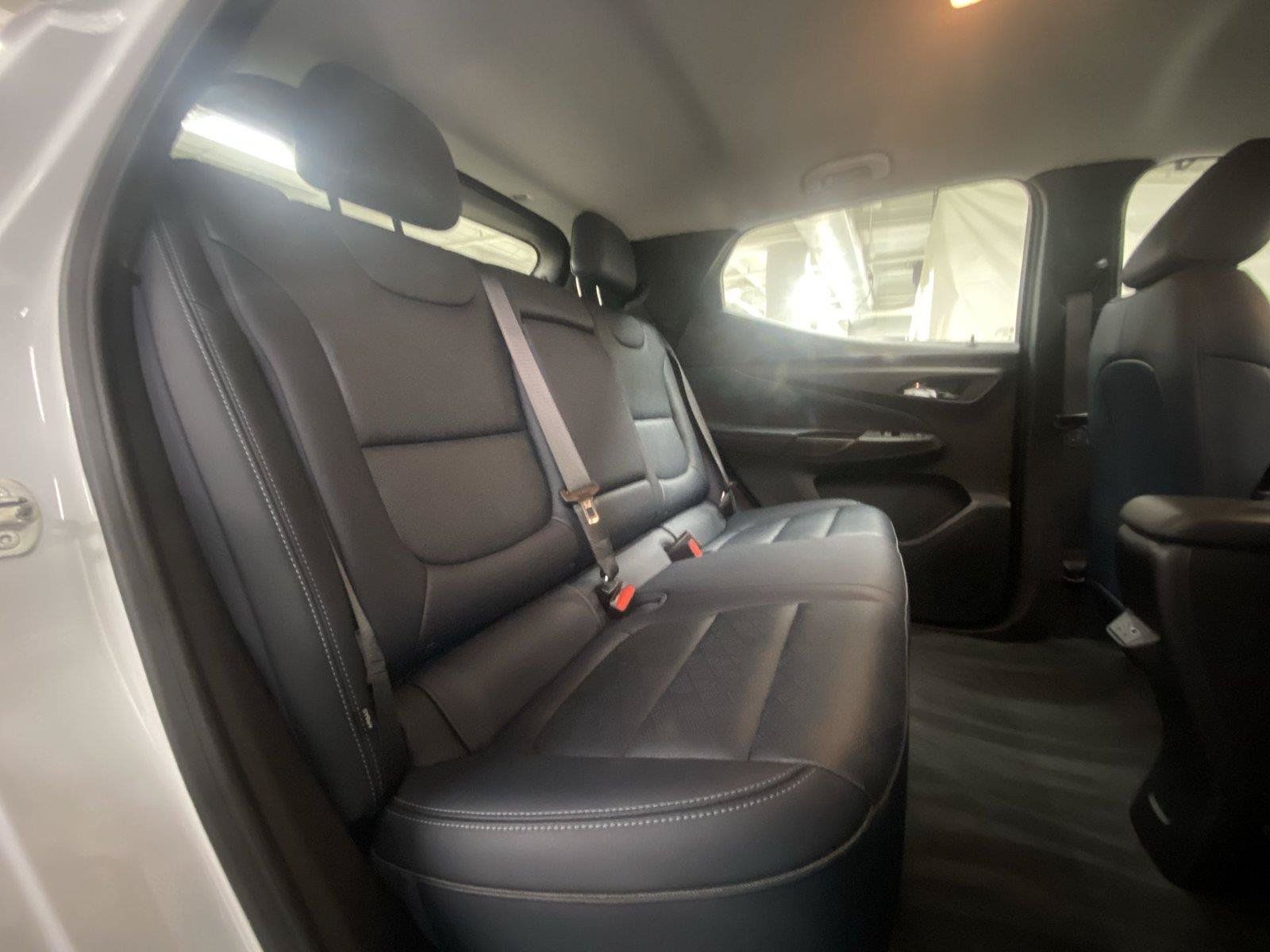 Used 2022 Chevrolet Bolt EUV Premier FWD image 27