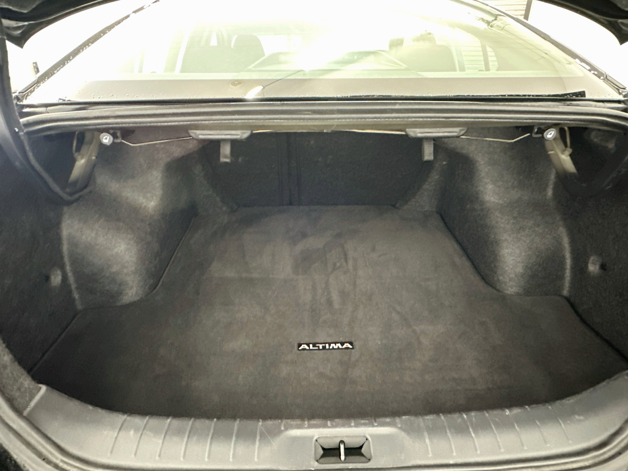 Used 2025 Nissan Altima 2.5 SV FWD image 29