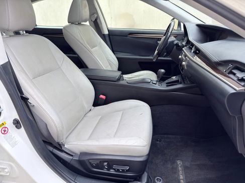 Used 2015 Lexus ES 350 w/ Luxury Package image 21