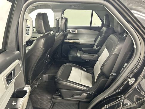 Used 2022 Ford Explorer XLT w/ Equipment Group 202A AWD/4WD image 21