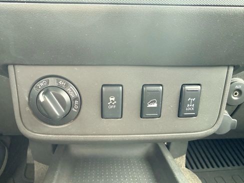 Used 2012 Nissan Xterra PRO-4X w/ Pro-4x Leather Pkg image 13