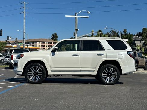 Used 2022 Toyota 4Runner Limited AWD/4WD image 2