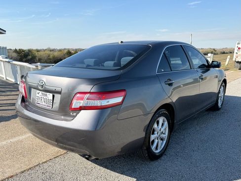Used 2011 Toyota Camry LE image 5