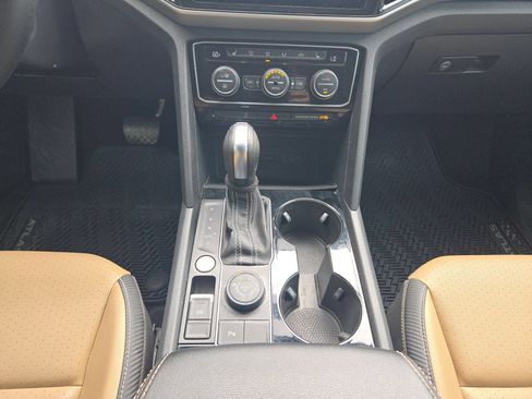 Used 2022 Volkswagen Atlas Cross Sport SE AWD/4WD image 18