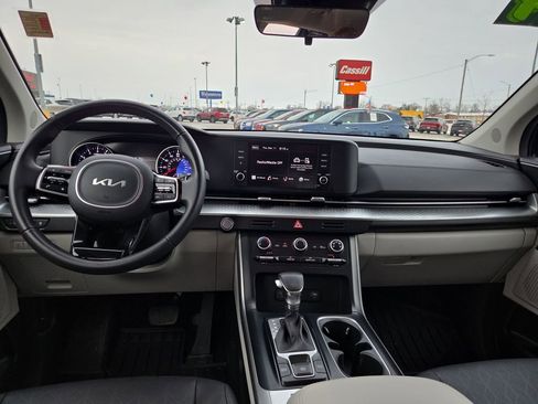 Used 2024 Kia Carnival LX image 18