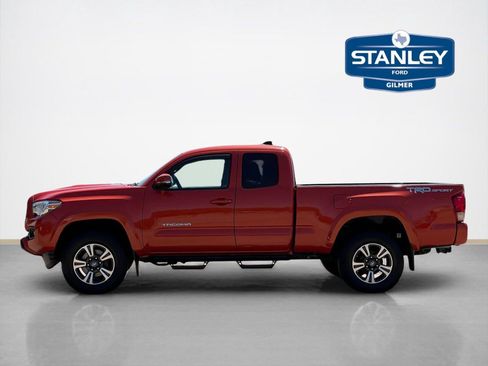 Used 2016 Toyota Tacoma TRD Sport w/ Towing Package RWD image 4