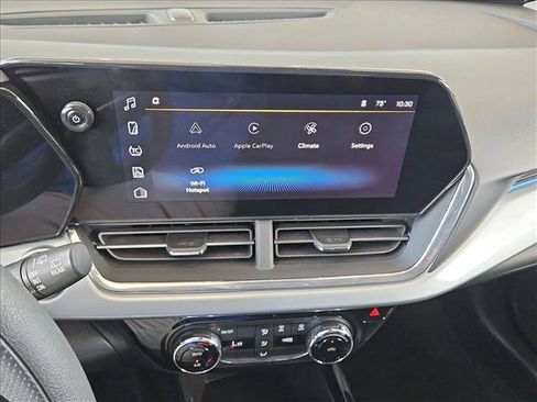 Used 2025 Chevrolet Trax LT FWD image 14