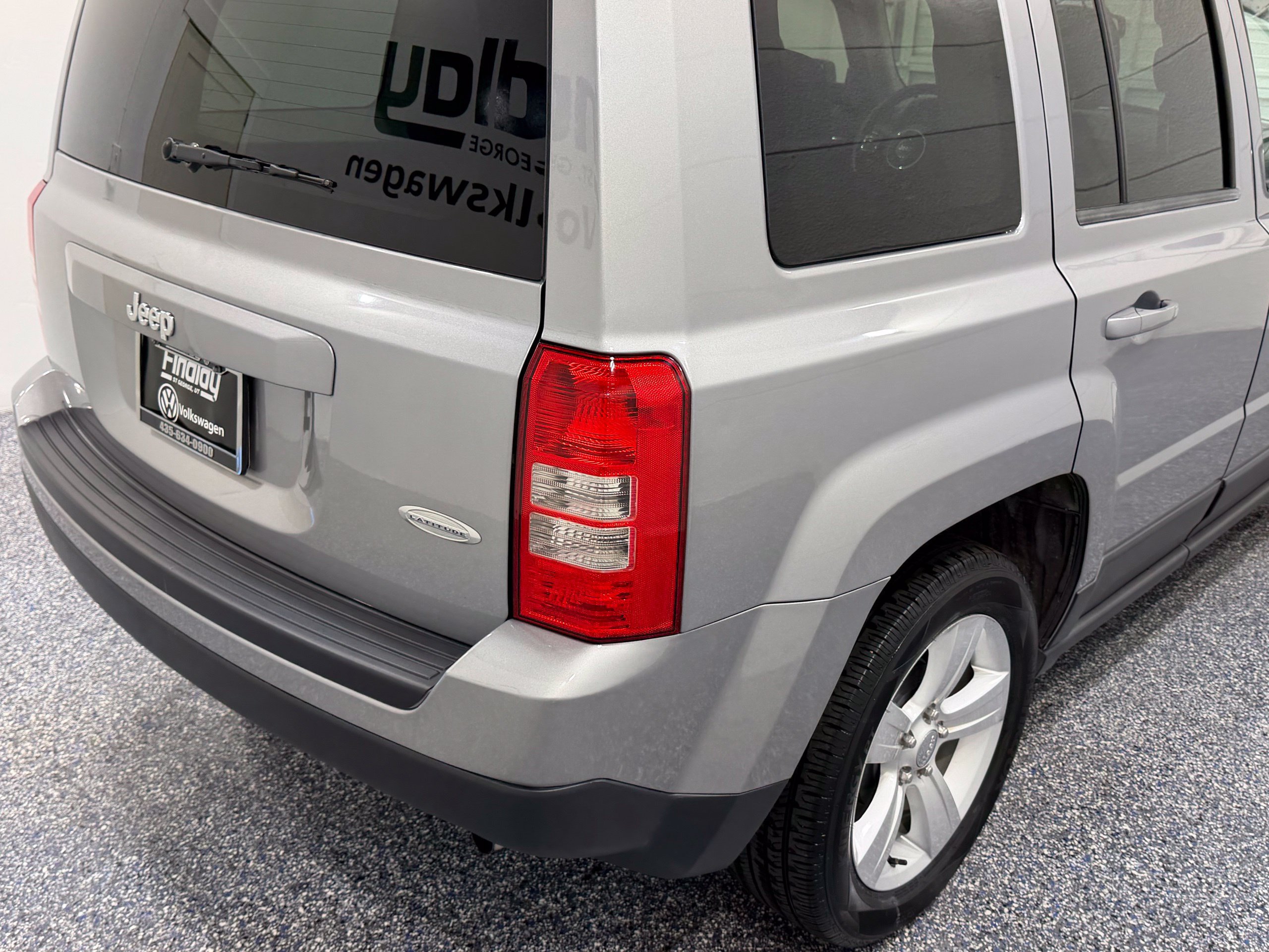 Used 2015 Jeep Patriot Latitude FWD image 17