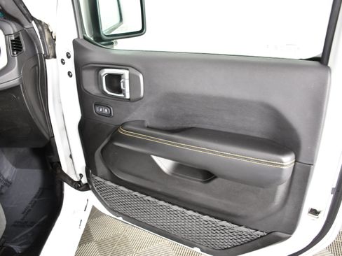 Used 2025 Jeep Wrangler Unlimited Sahara AWD/4WD image 39
