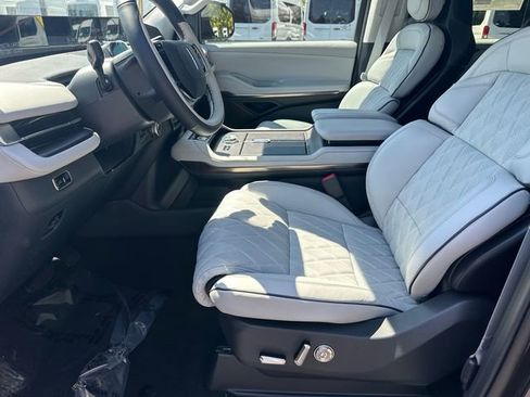 New 2026 Lincoln Navigator L Black Label AWD/4WD image 10