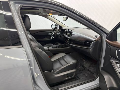 Used 2021 Nissan Rogue SL w/ Premium Package image 15