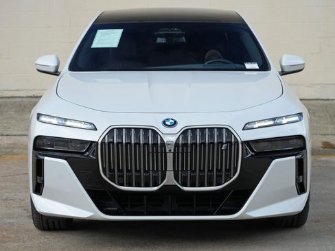 Used 2023 BMW i7 xDrive60 w/ Executive Package 2 AWD/4WD image 59
