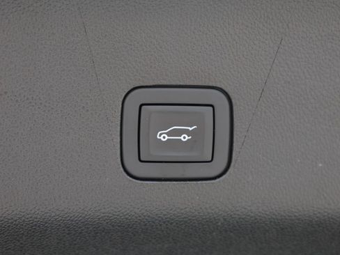 Used 2025 Cadillac Escalade ESV Premium Luxury w/ LPO, Floor Liner Package AWD/4WD image 12