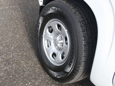 Used 2024 Nissan Frontier S w/ S Utility Package image 7