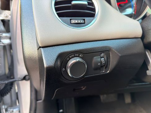 Used 2016 Chevrolet Cruze LT w/ Technology Package image 12