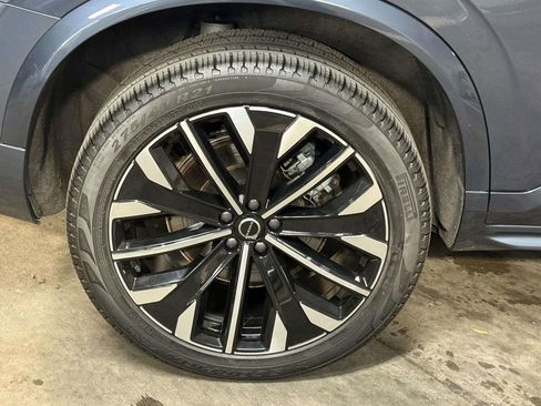 Used 2025 Volvo XC90 B6 Plus image 13