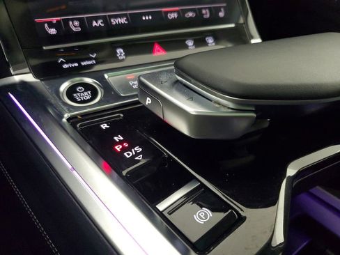 Used 2024 Audi Q8 e-tron Prestige image 31