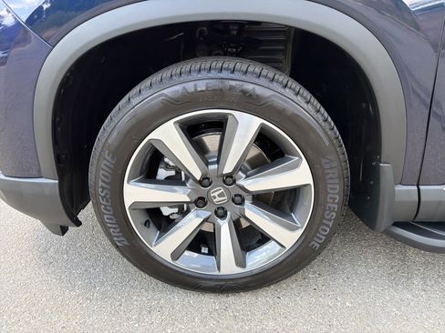 Used 2025 Honda Pilot Elite image 11