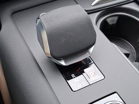 New 2026 Land Rover Discovery Limited Edition image 13