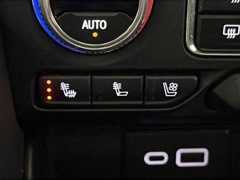 Used 2023 GMC Yukon SLT w/ SLT Premium Package image 39