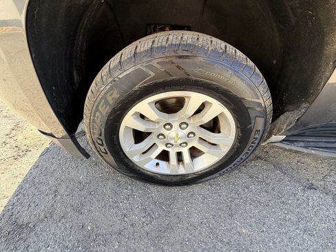 Used 2015 Chevrolet Suburban LT image 40