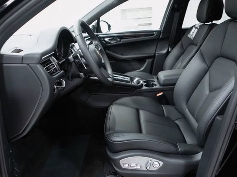 Certified 2026 Porsche Macan AWD/4WD image 24