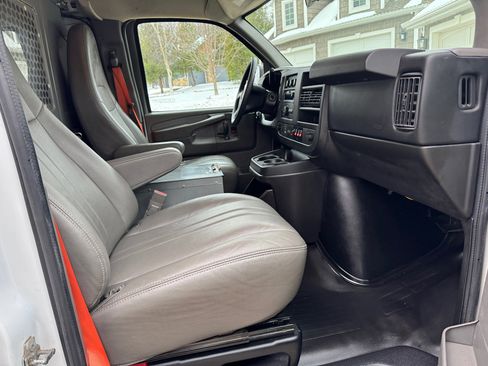 Used 2015 Chevrolet Express 2500 image 16