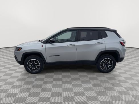 Used 2024 Jeep Compass Trailhawk AWD/4WD image 5