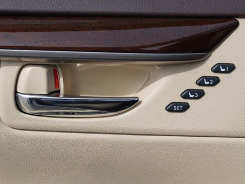 Used 2017 Lexus ES 350 w/ Luxury Package image 24