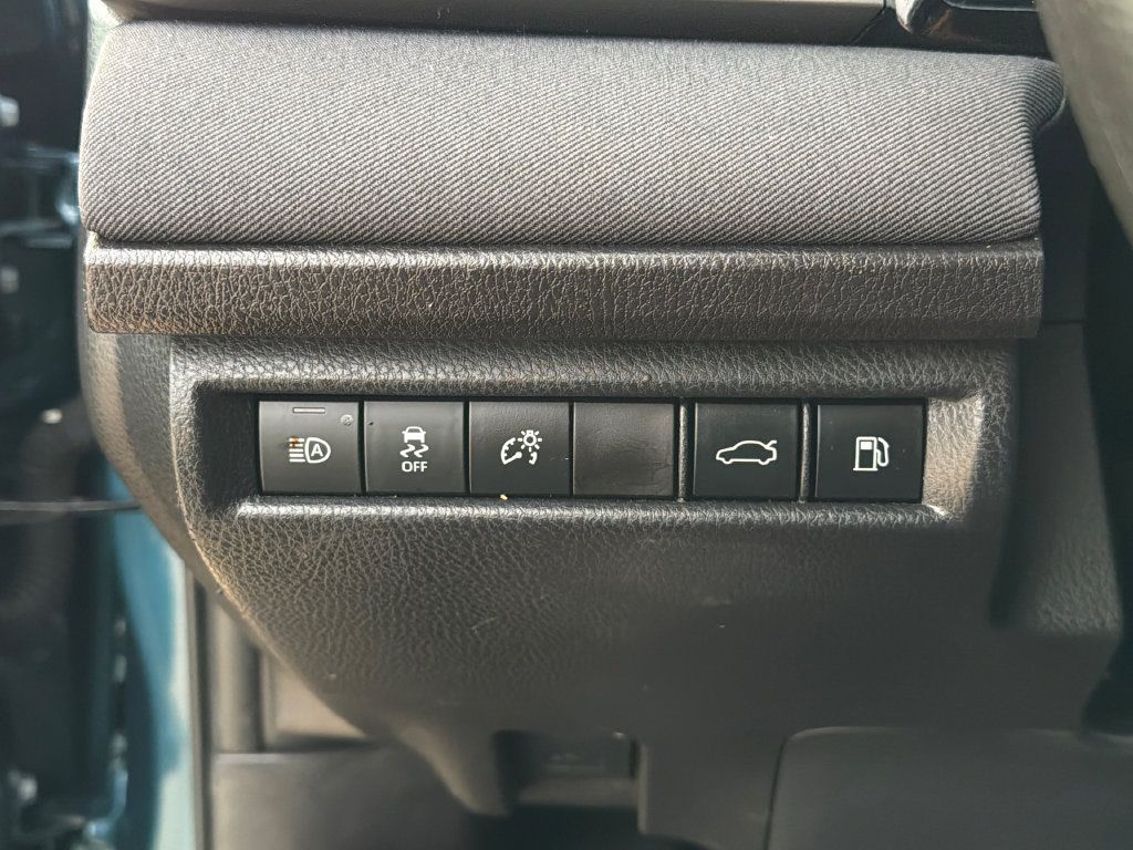 Used 2025 Toyota Camry LE FWD image 19