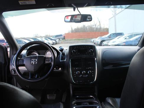 Used 2014 Dodge Grand Caravan SXT image 7