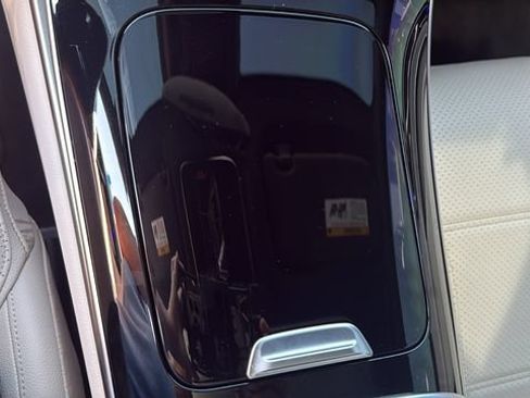 Used 2025 Mercedes-Benz GLC 300 image 25
