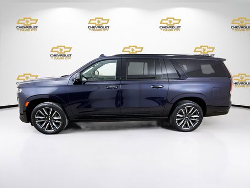 Used 2023 Cadillac Escalade ESV Sport w/ Touring Package image 4