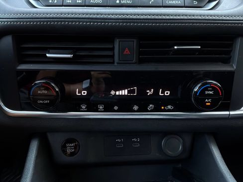 Used 2025 Nissan Rogue SV FWD image 30