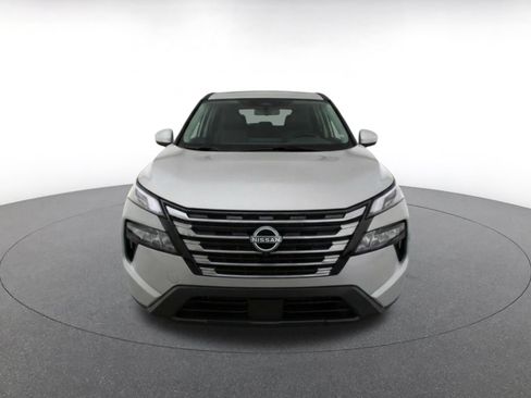Used 2025 Nissan Rogue SV FWD image 2