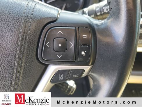 Used 2018 Toyota Highlander XLE FWD image 14
