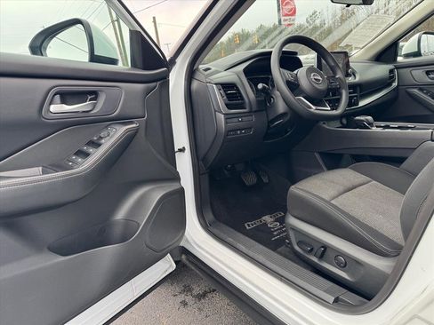 Used 2024 Nissan Rogue SV image 14