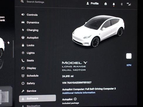 Used 2022 Tesla Model Y Long Range image 8