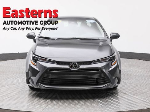 Used 2025 Toyota Corolla LE image 2