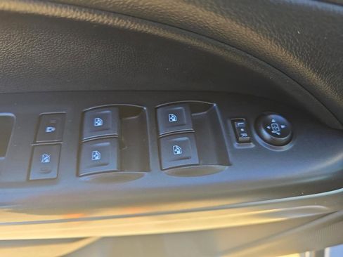 Used 2022 Chevrolet Colorado LT w/ LT Convenience Package AWD/4WD image 17