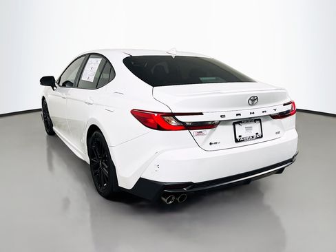 Used 2025 Toyota Camry SE FWD image 8