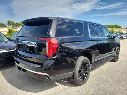 Used 2022 GMC Yukon XL SLT w/ SLT Premium Package AWD/4WD image 3