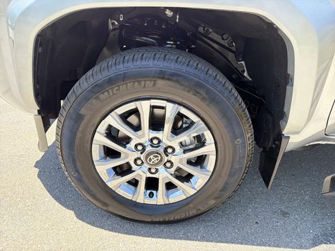 Used 2026 Toyota Tacoma Limited AWD/4WD image 11
