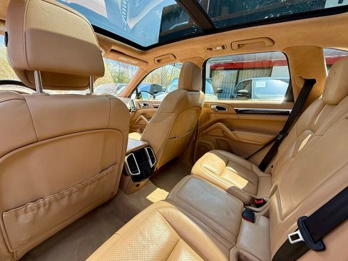 Used 2016 Porsche Cayenne GTS AWD/4WD image 37