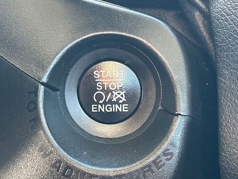 Used 2019 Jeep Renegade Sport image 35