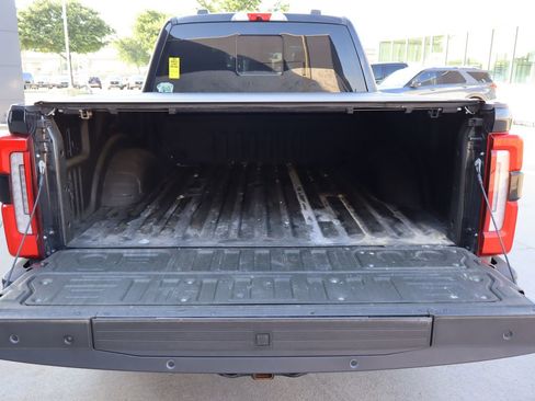 Used 2023 Ford F250 Platinum w/ FX4 Off-Road Package AWD/4WD image 28