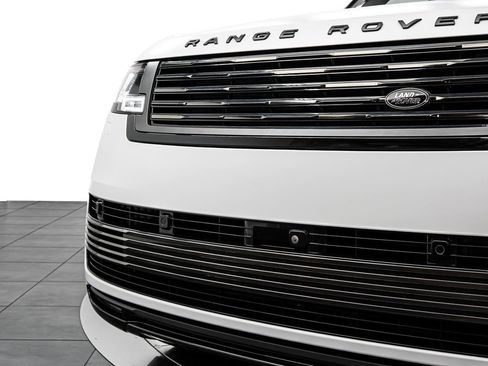 Used 2024 Land Rover Range Rover SV AWD/4WD image 11