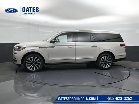Used 2024 Lincoln Navigator L Reserve AWD/4WD image 7