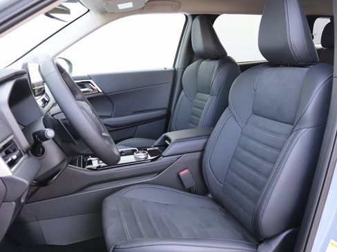 New 2026 Mitsubishi Outlander SE image 17