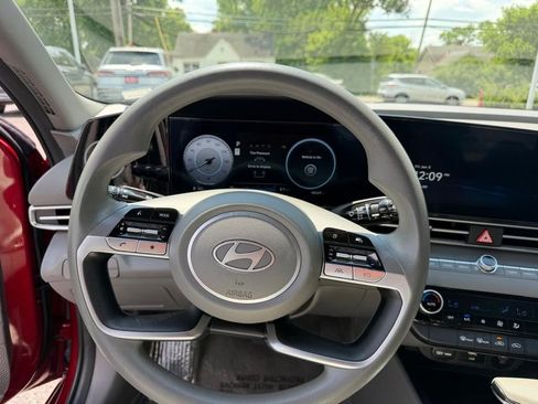 Used 2024 Hyundai Elantra SEL FWD image 33